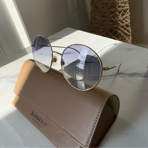 SOLD ✨Burberry Gold Frame Sunglasses Round with Gray Blue Gradient Lenses - Picture 4 of 11